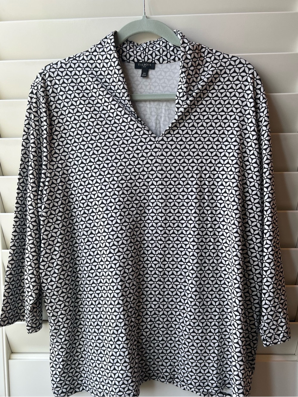 Talbots 2X Black & White Geometric V-Neck Tunic